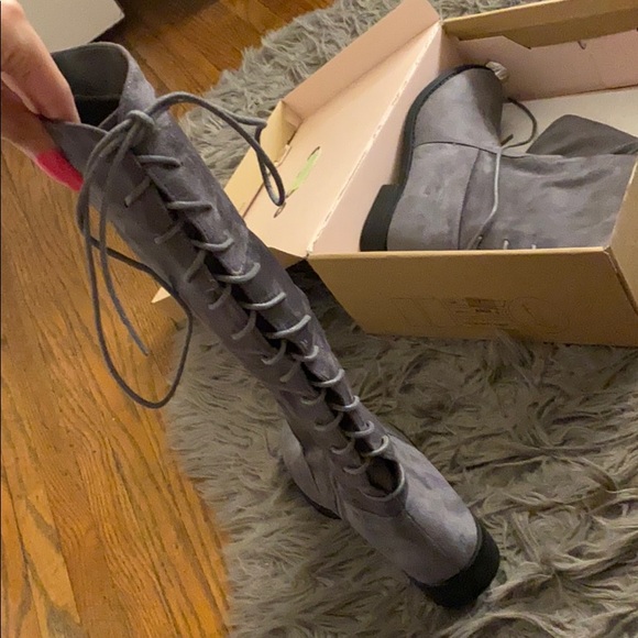 Grey boots size 7 - Picture 4 of 9